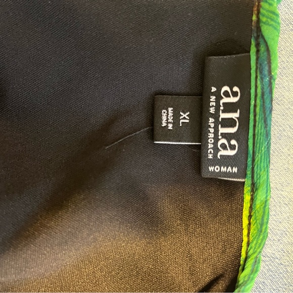 One strap, floral/tropic loose fitting top. Worn once, smoke free home - Picture 2 of 2